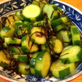 赤玉ねぎ's cooksnap of when they made 簡単にできちゃう♪胡瓜と塩昆布のお漬物.