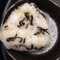こたつねこくん's cooksnap of when they made △塩昆布と梅干のおにぎり△.