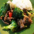 Yooboo's cooksnap of when they made 牛肉とブロッコリーの中華オイスター炒め.