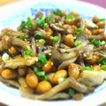 twostep's cooksnap of when they made まいたけと大豆の炒め物.