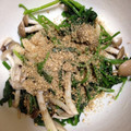 aki123aki's cooksnap of when they made レンジで簡単☆法蓮草としめじのおひたし☆.