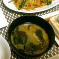 2児ママみきてぃ's cooksnap of when they made 大根とシメジの味噌汁☆簡単Ver♪.