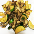 ことかな☆'s cooksnap of when they made ズッキーニと舞茸のチーズ炒め.