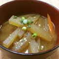 yonnyo's cooksnap of when they made 大根とにんじんのお味噌汁.