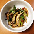 ニャゴママ's cooksnap of when they made *キノコ★セロリ葉のニンニクバター炒め*.