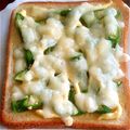 うさうさまろん's cooksnap of when they made オクラのカレーマヨチーズトースト.