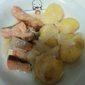 音と花のmama's cooksnap of when they made レンジで簡単☆鮭とポテトの塩バター蒸し.