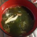 みい５２１２'s cooksnap of when they made 茗荷*三つ葉*わかめのすまし汁.