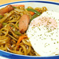 夢女子's cooksnap of when they made 目玉焼き焼きそば.