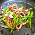 ナオゾウ☆'s cooksnap of when they made 冷凍イカとアスパラの黒胡椒煮.