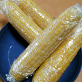 kurolabu428's cooksnap of when they made 甘～いとうもろこしは蒸かしてラップ.