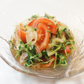 sacoママ's cooksnap of when they made 超簡単♩新玉ねぎと豆苗のサラダ.