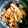 みるくたぬき's cooksnap of when they made エリンギでガリバタ炒め.