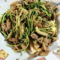 早絵香's cooksnap of when they made ☆豆苗としめじのガリバタ醤油炒め☆.