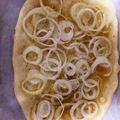 しめじしめじ's cooksnap of when they made 新たまねぎのシンプルピザ.