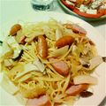 ユニタリ行列's cooksnap of when they made ソーセージとしめじのバター醤油パスタ.