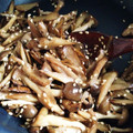 キノコフ's cooksnap of when they made ごぼうとしめじのきんぴら.