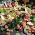 ちゃみ's cooksnap of when they made 簡単♩セロリとソーセージの卵炒め.