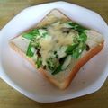 書セラピスト流香's cooksnap of when they made オクラのカレーマヨチーズトースト.