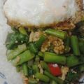 zekozeko's cooksnap of when they made 簡単アジア飯☆バジル炒めご飯”ガパオ”.