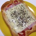 ムーヒツジ's cooksnap of when they made 我が家で人気☆ハムチーズトースト.