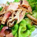 くまごはんʕ•ᴥ•ʔ's cooksnap of when they made きのことベーコンのサラダ＊温玉のせ♥.