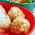 ryocota's cooksnap of when they made ランチに＊揚げ玉と鰹節のお握り＊.