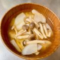 azbjbn's cooksnap of when they made 大根としめじのお味噌汁✿.