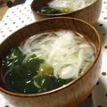 kuikomi's cooksnap of when they made 簡単♪新たまねぎとワカメのお吸い物.