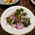 まろんかふぇ's cooksnap of when they made 新玉ねぎとワカメの酢の物.