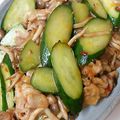 kimimaruo's cooksnap of when they made 台湾家庭料理♪胡瓜+しめじ+豚肉の炒め物.