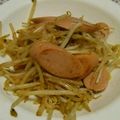 ＄アレックス's cooksnap of when they made 朝食に！魚肉ソーセージともやしの塩麹炒め.