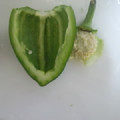クックZ69KDS☆'s cooksnap of when they made エコで簡単！　ピーマンのヘタ＆種の取り方.