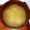 こうけママ's cooksnap of when they made じゃがいもとたまねぎのみそ汁.