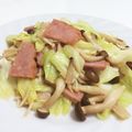 プニョちゃま's cooksnap of when they made お好きなきのこでハムとキャベツのサラダ.