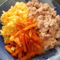 たろちゃんママ☆'s cooksnap of when they made ✿おさかなソーセージの三色そぼろ丼✿.