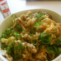 あややんんん's cooksnap of when they made 豚コマ肉と玉ねぎの卵とじ丼.