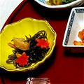 michygel's cooksnap of when they made だしいらず✿切り昆布と油揚げの煮物.
