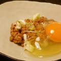 大魔女's cooksnap of when they made 納豆の生卵まみれ.