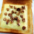 ゆかてぃ〜's cooksnap of when they made 朝食に☆胡桃チーズトースト.