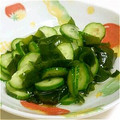 Fire-King's cooksnap of when they made すし酢できゅうりとわかめの酢の物.