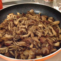 snoopy62's cooksnap of when they made 簡単‼豚バラときのこのすきやき風煮？.