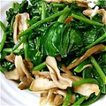 栄える木です's cooksnap of when they made ほうれん草と舞茸のバター炒め.