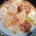 ベビーピグ's cooksnap of when they made 鶏もも肉と大根の味噌牛乳煮.