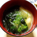 広野のタイタン's cooksnap of when they made 新じゃがいもと玉ねぎとワカメの味噌汁.