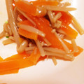 yuri827's cooksnap of when they made にんじんとえのきのきんぴら.