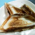 くらり子's cooksnap of when they made 簡単～ッ★おぐらシナモンホットサンド♪.