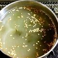 ヤミーヤムヤム's cooksnap of when they made 即席：鶏がらスープの素で作るワカメスープ.