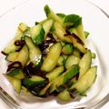 ぴぉたん's cooksnap of when they made １分♪材料２つ♪塩昆布でキュウリの漬物風.