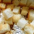 るいつー's cooksnap of when they made トースターで簡単♪パン耳クルトン.